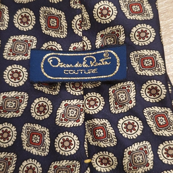 OSCAR DE LA RENTA COUTURE TIEB - Picture 3 of 5